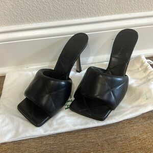 Bottega Veneta Black Quilted Sandals size 39
